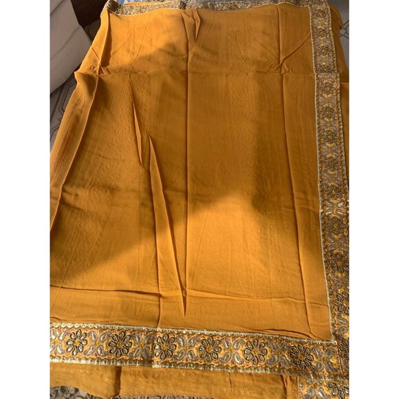 Georgette Saree 6 yds fabric with Gold Hand Embroidery border - Picture 1 of 6